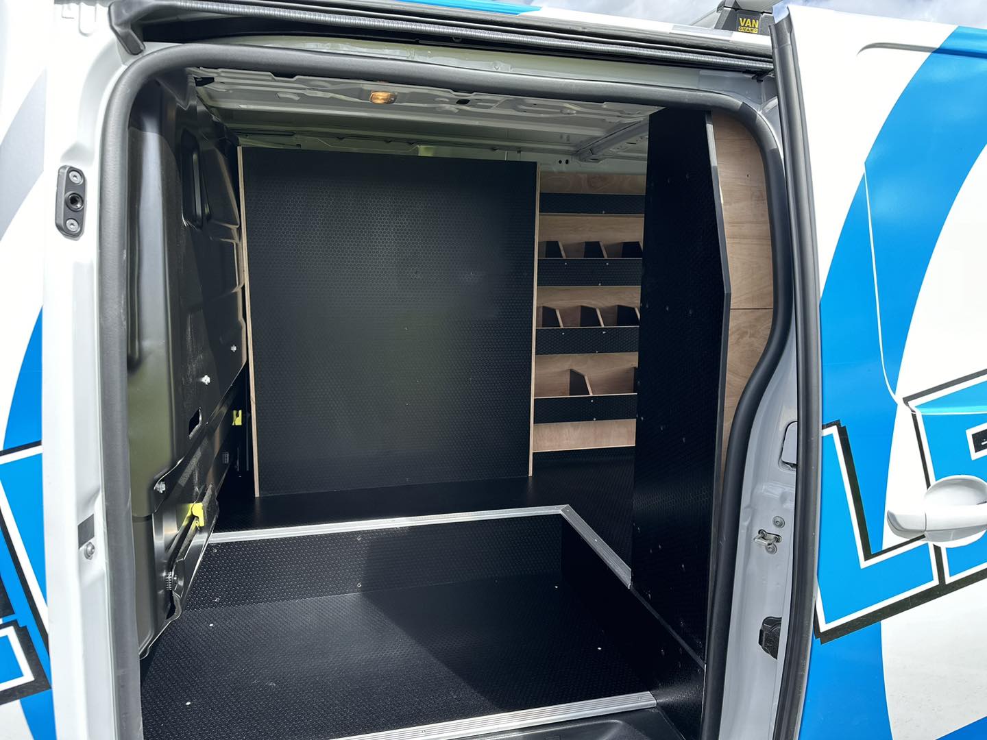 Scudo, Dispatch, Vivaro, Expert, Proace Fit Out